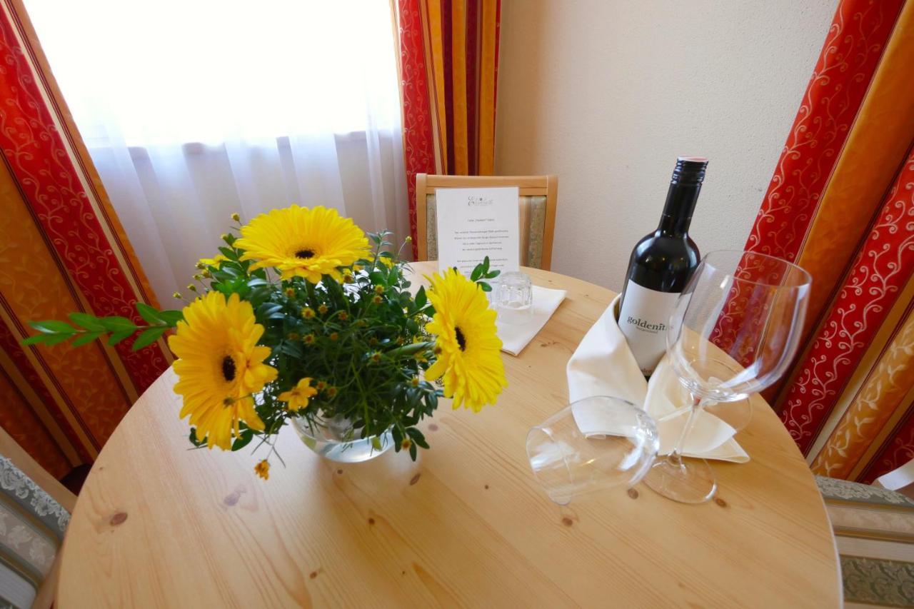 Hotel Elisabeth Fuegen Room photo
